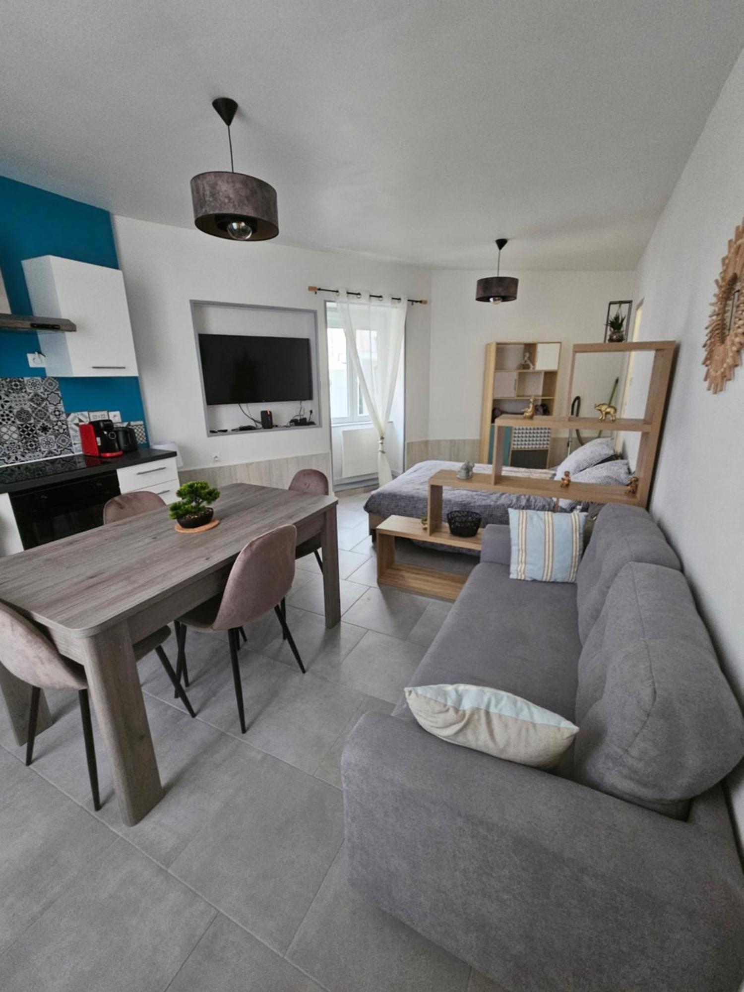 Sarl La Famille 1 Apartment Angoulême Екстериор снимка